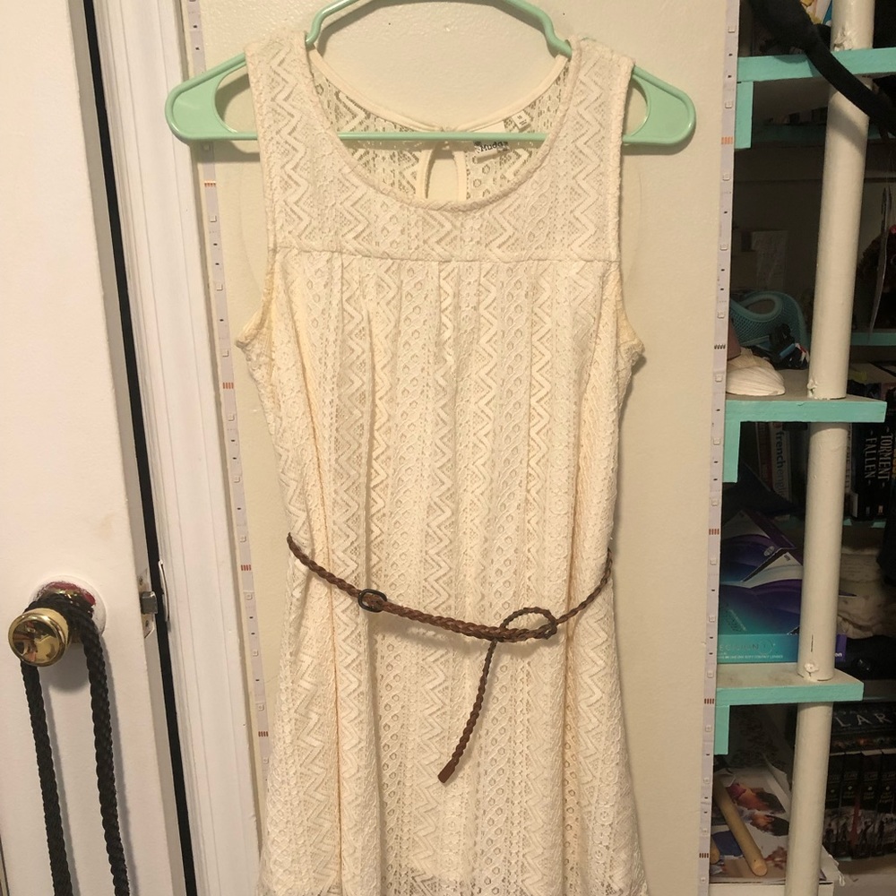 White Mudd dress with brown braided belt. Worn a few times, good condition.